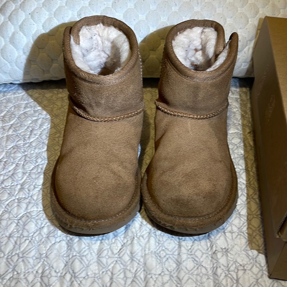 UGG Jonas boots for kids
